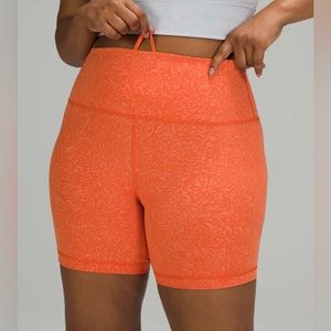 Lululemon Wunder Train High-Rise Short 6"
Crunch Warm Coral, size 6